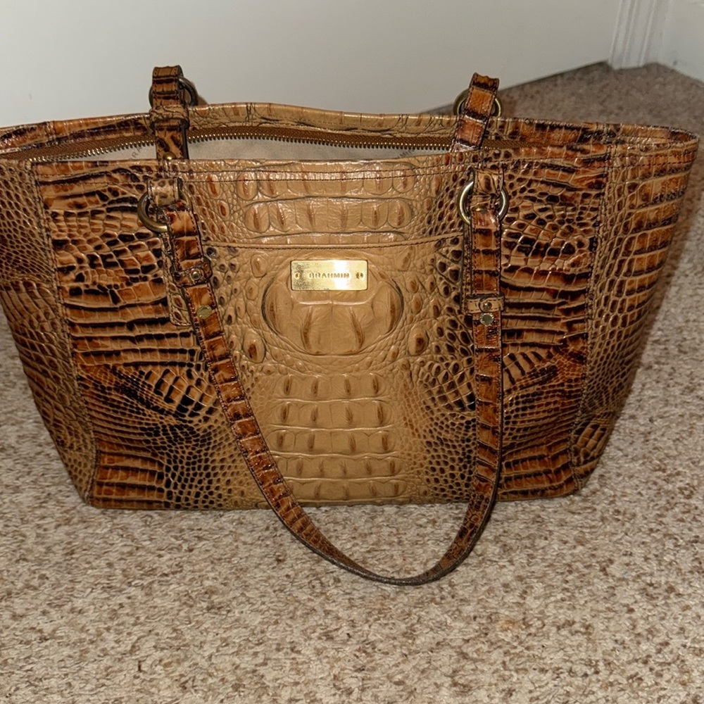 Brahmin brown real leather purse 🤎
